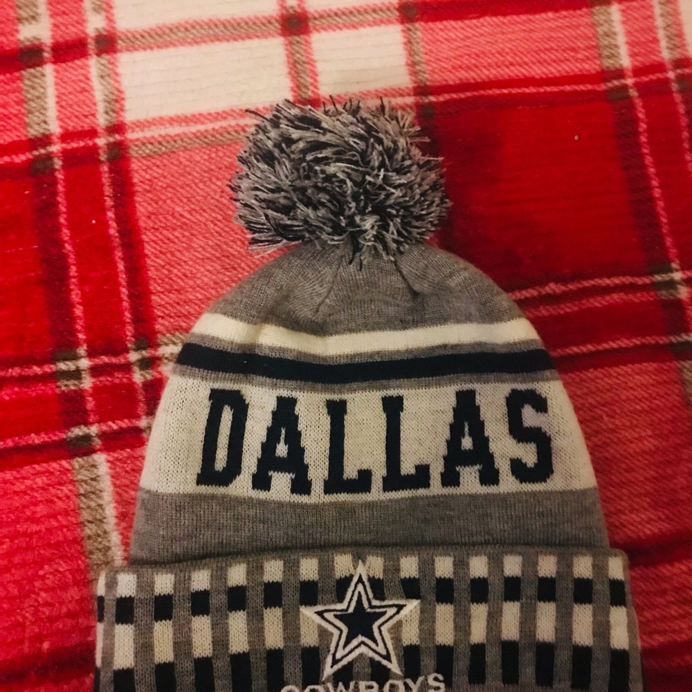 New Era Dallas Cowboys Winter Beanie hat, O/S One Size fits most.